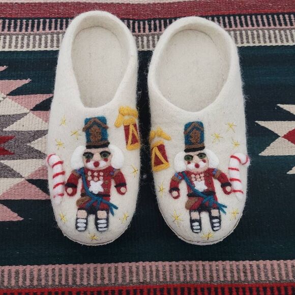 Shirley Bredal Nutcracker Wool Slippers Sz 40 US 9.5 Cream Festive Holiday Xmas - Picture 1 of 9